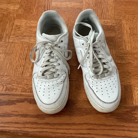 Men’s Nike White Air Forces - Picture 3 of 6